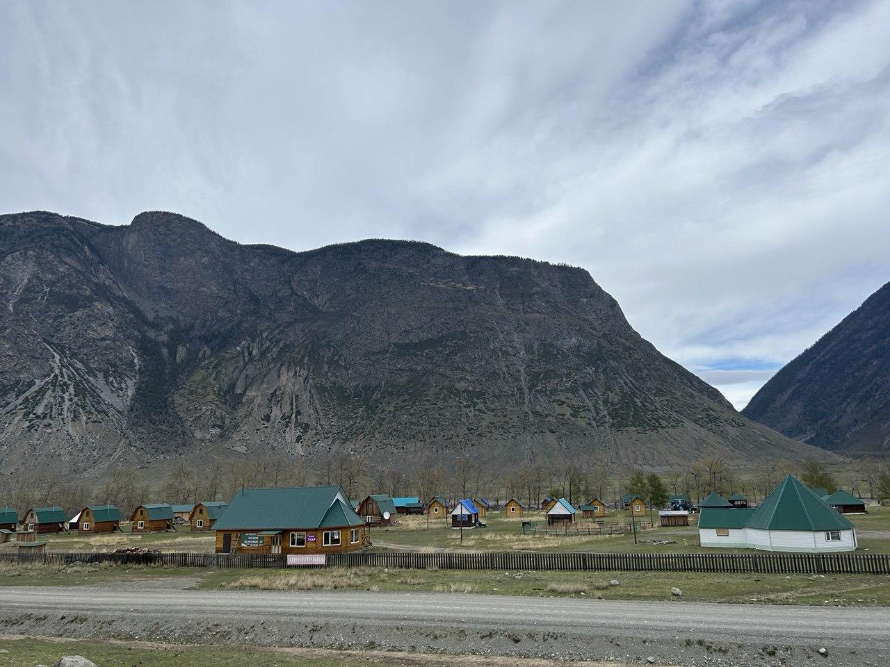 База отдыха "Учар" на Алтае на берегу реки Чулышман