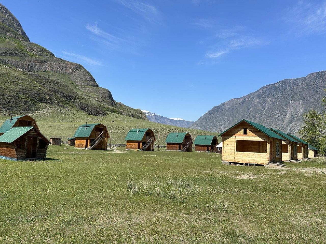 База отдыха "Учар" на Алтае на берегу реки Чулышман