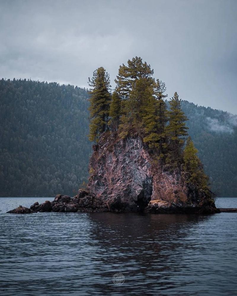 Поездка на катере по Телецком озеру Мыс «Айран»