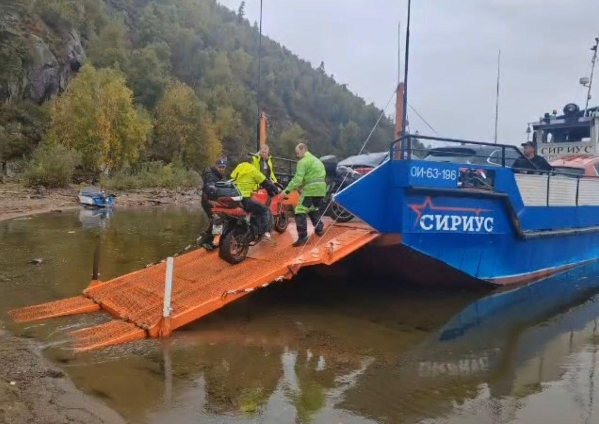 Паром Сириус на Телецком озере