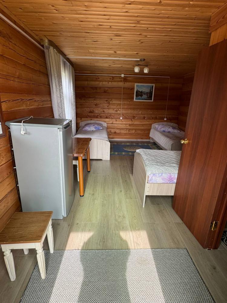 Дом 3-местный с удобствами (туалет, холодильник, чайник)