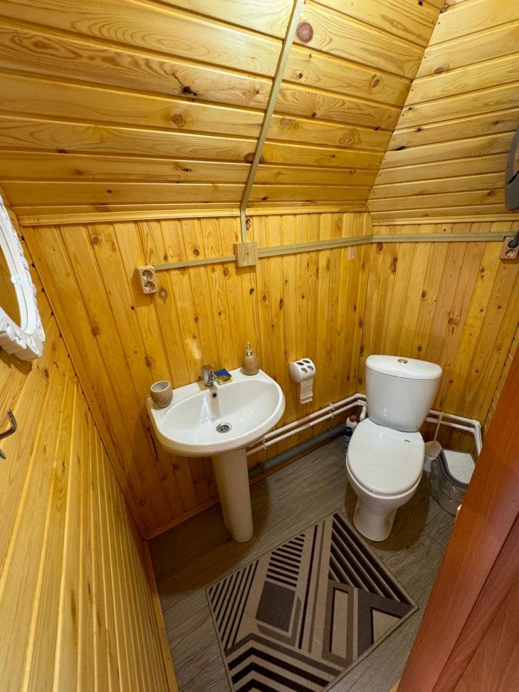 Аил 4-местный с удобствами (холодильник, душ, туалет)