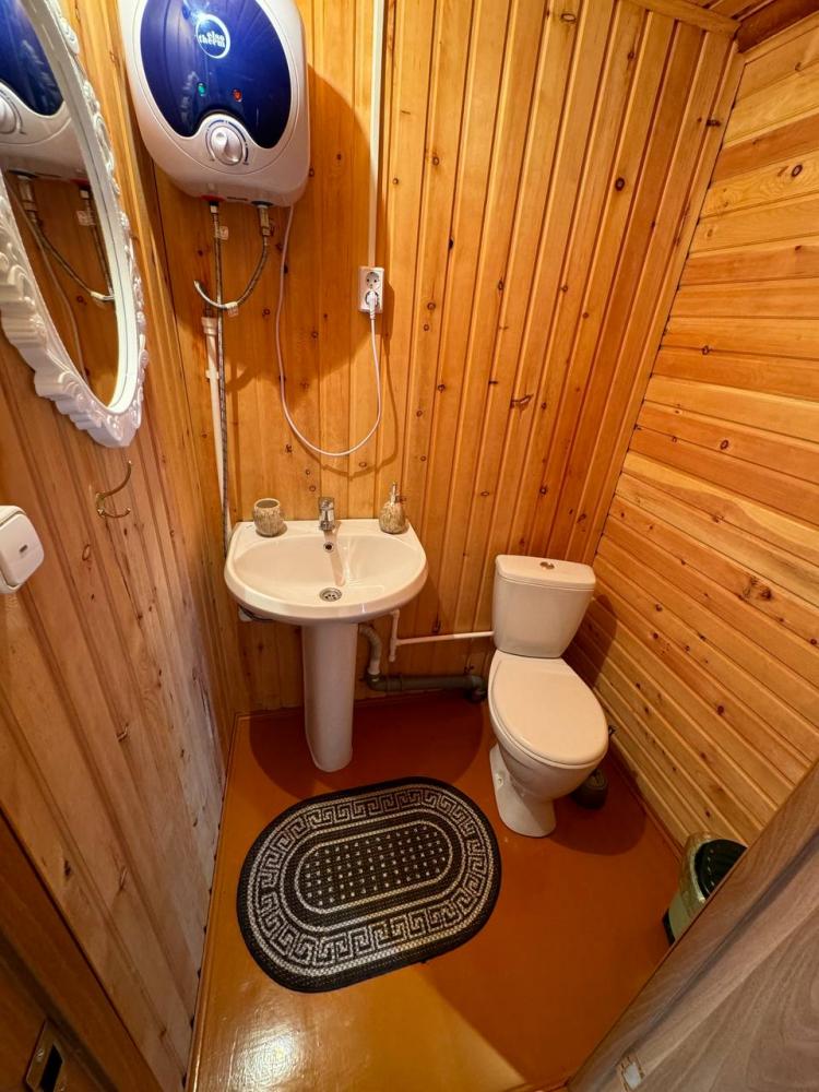 Дом 2х местный с удобствами (туалет, холодильник, чайник)
