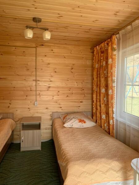 Дом 2-хместный благоустроенный с душем