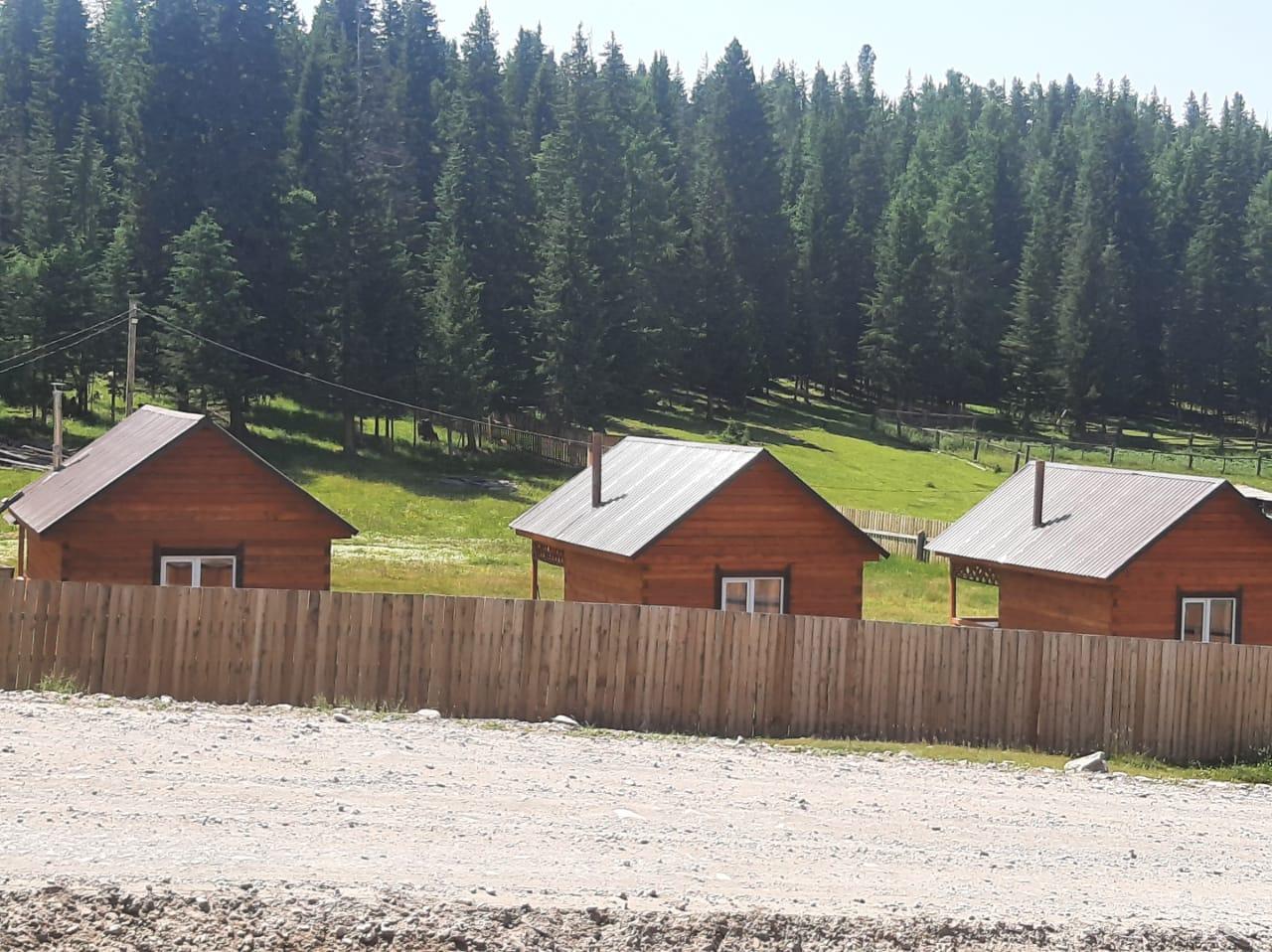 База отдыха "Пазырык" на Алтае перед перевалом Кату-Ярык
