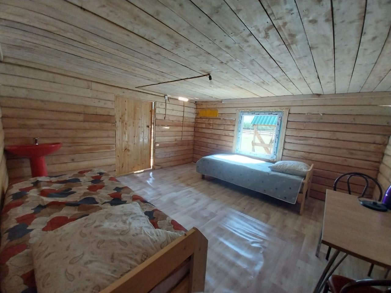 Двухместный номер с раковиной, чайником