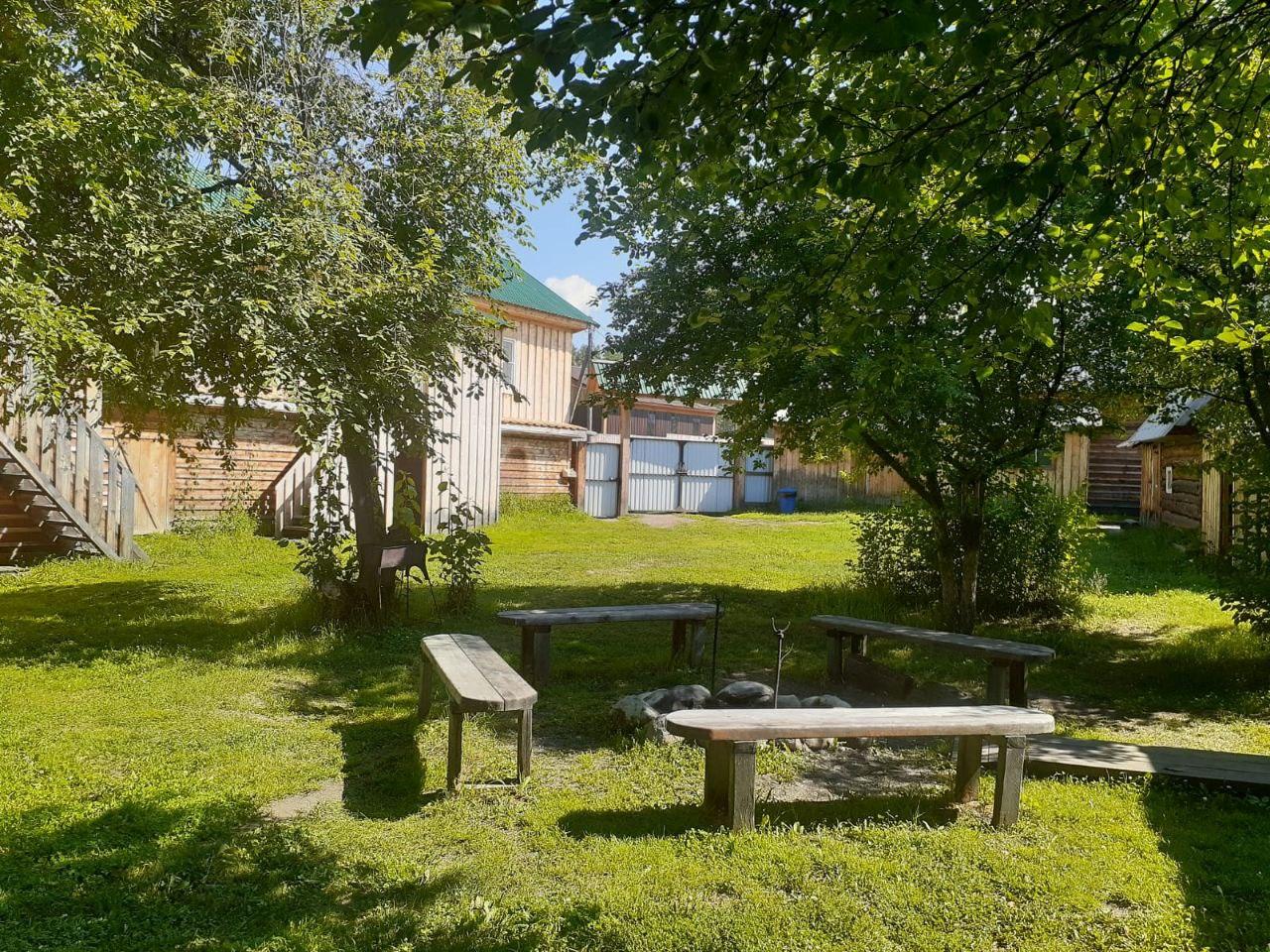 Территория турбазы "Катунский берег" на Алтае 