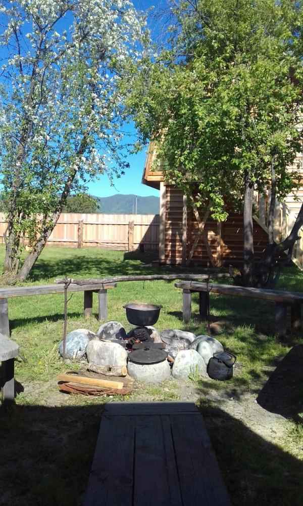 Территория турбазы "Катунский берег" на Алтае 