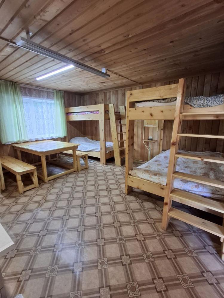 №3 Первый этаж на 6 чел с кухней и туалетом. 