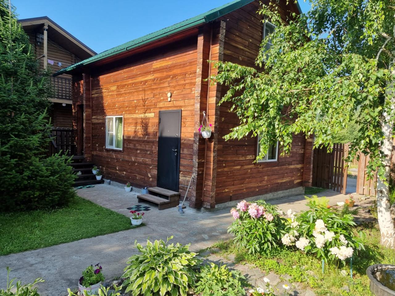 Отдельный вход на второй этаж