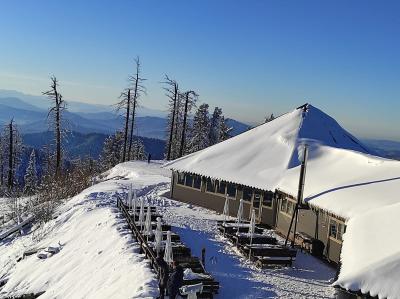 Горнолыжный курорт Телецкий кафе на вершине горы Кокуя