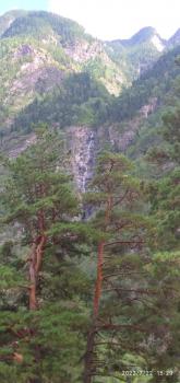 Водопад на Алтае в долине Чулышмана