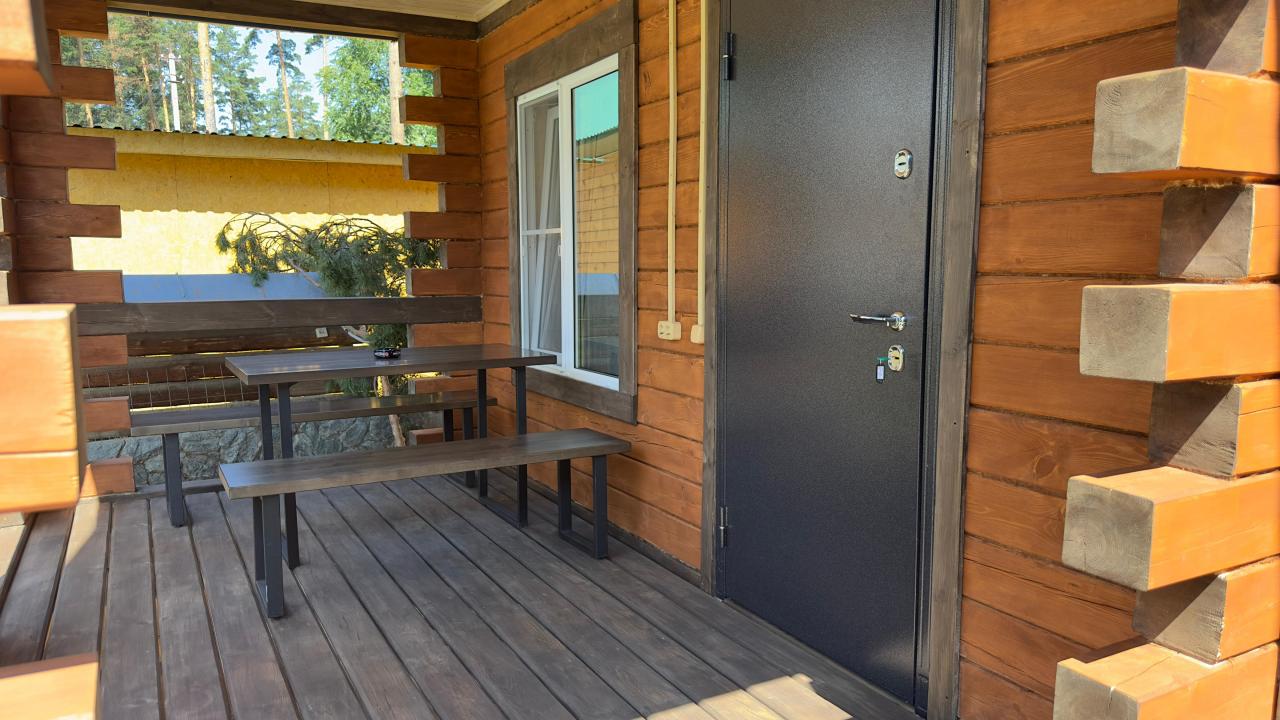 Баня с бассейном в Горном Алтае. Веранда. 