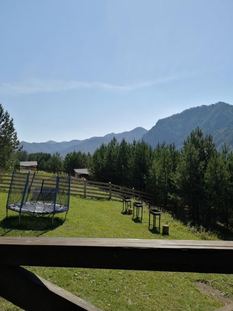 Вид с террасы коттеджа на горы