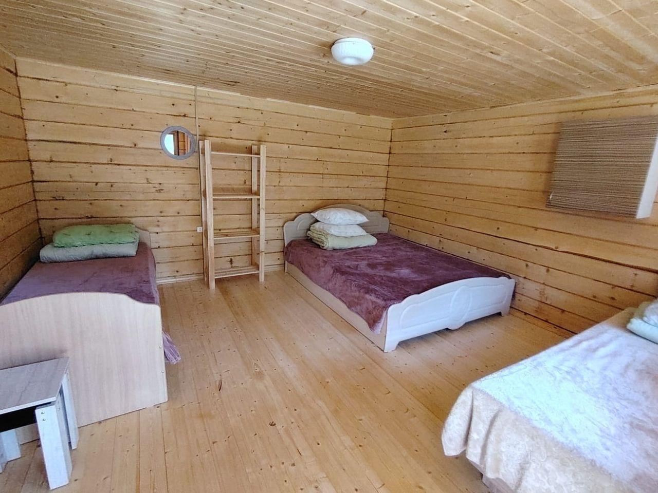 База отдыха "Четыре богатыря" на Алтае у реки Катунь