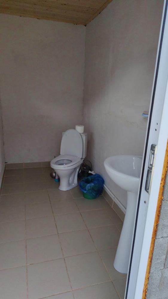 Уличный благоустроенный санузел