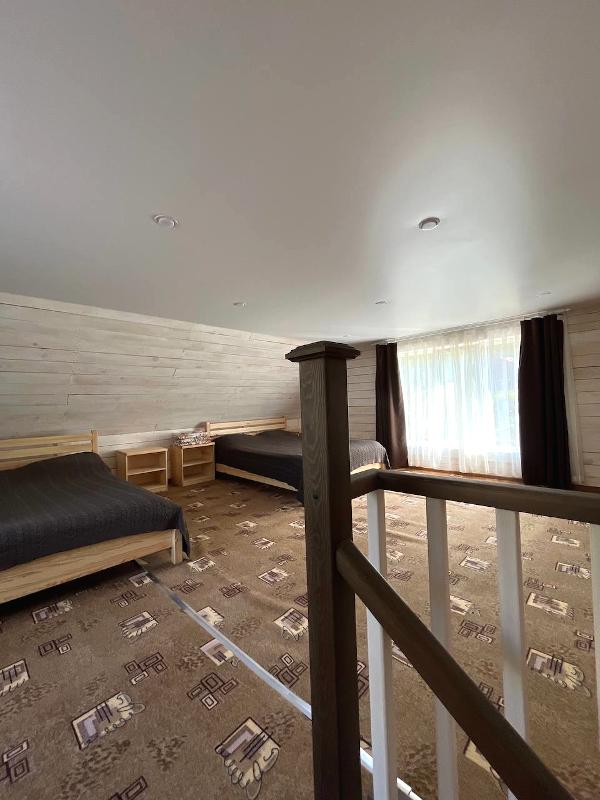 Домик на скале