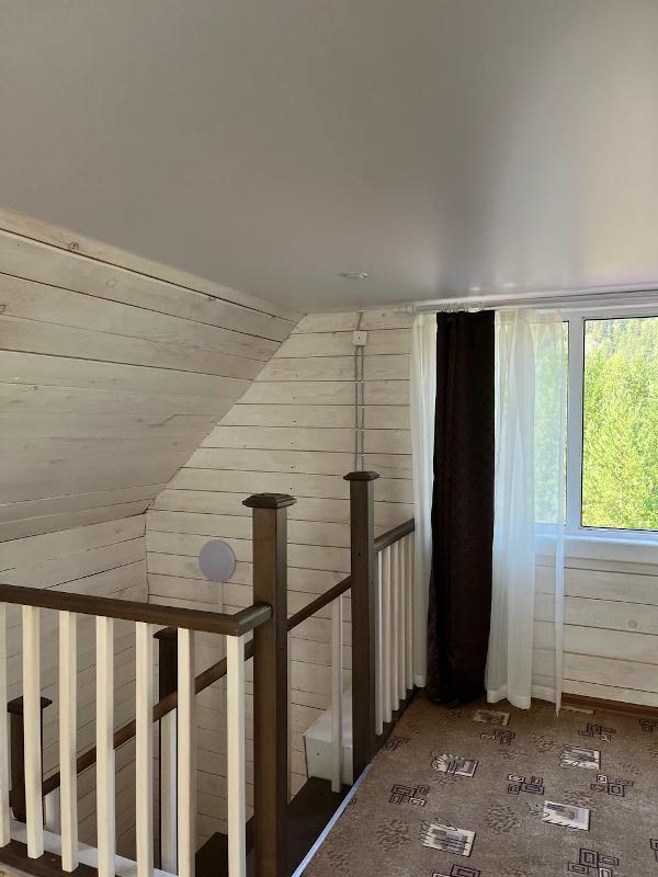 Домик на скале