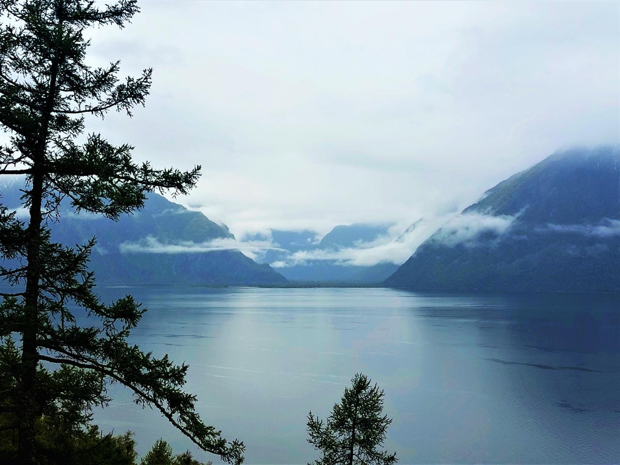 Вид с кордона на южный берег Телецкого и долину Чулышман