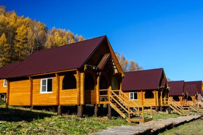Деревянные домики на 4-8 мест с удобствами