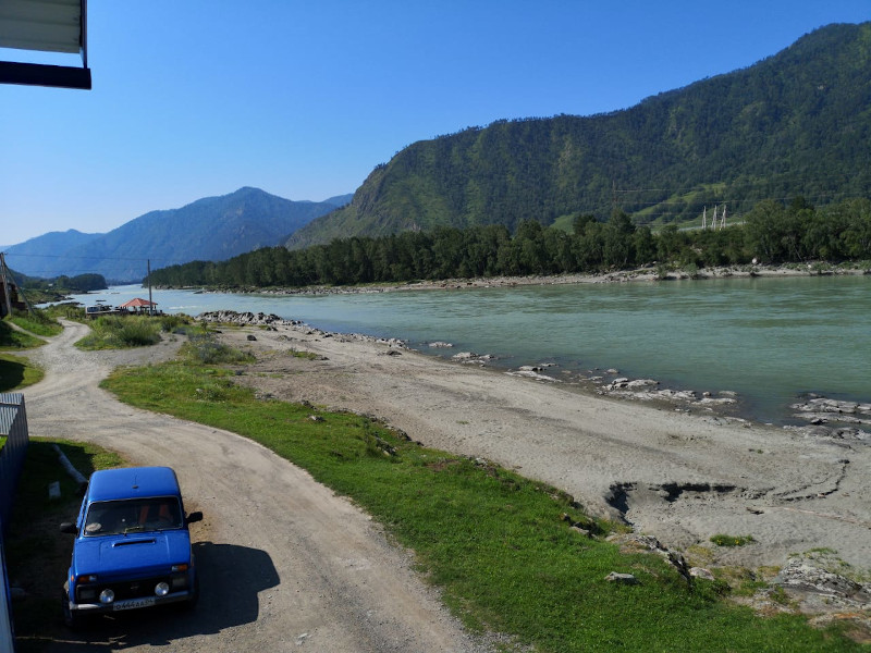 Река Катунь в 5 м от дома