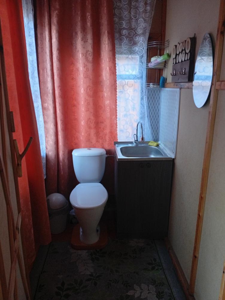 Двухэтажный дом на берегу Телецкого озера