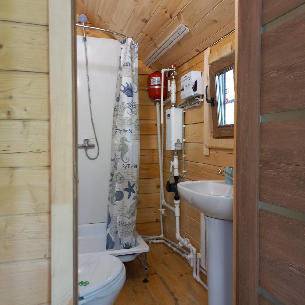 Дом в саду ванная комната