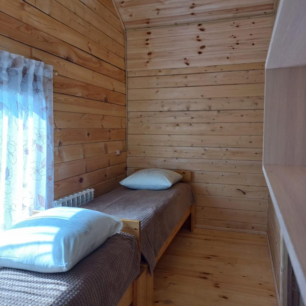 Дом в саду, спальня