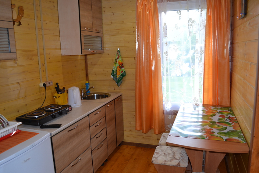 Кухня в 4-х местном домике