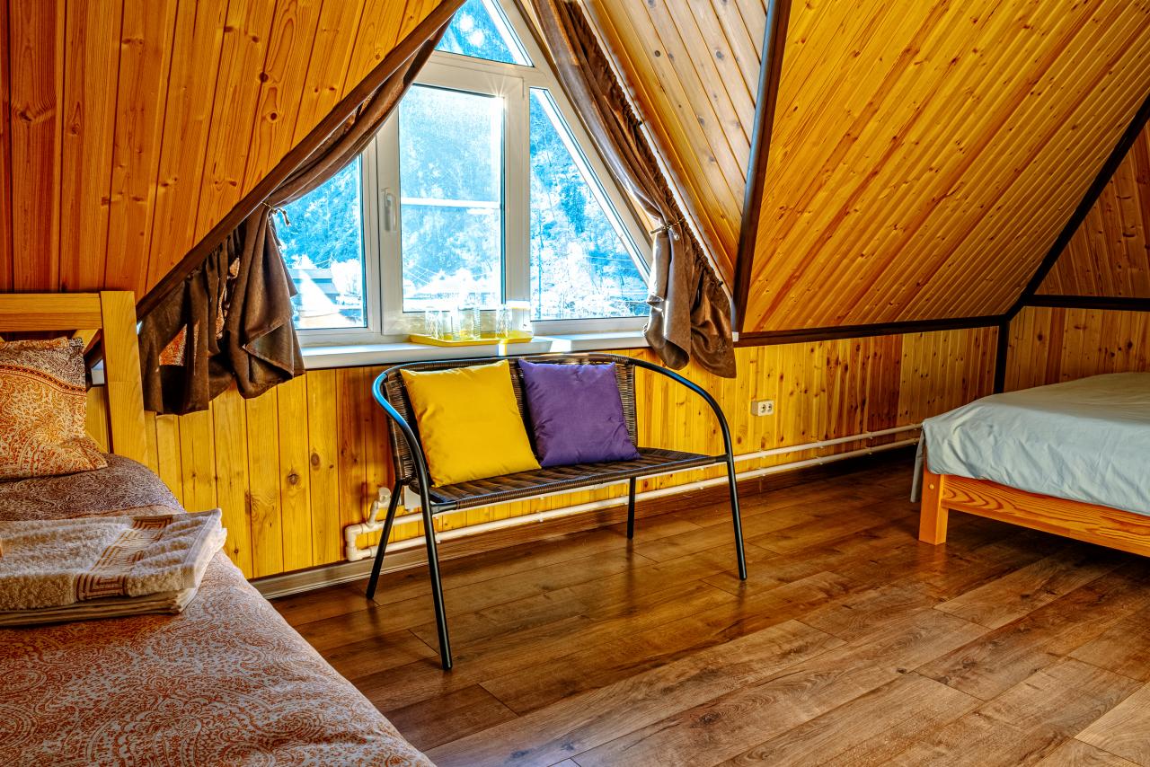 Комната 2 (двуспальная кровать + односпальная кровать)