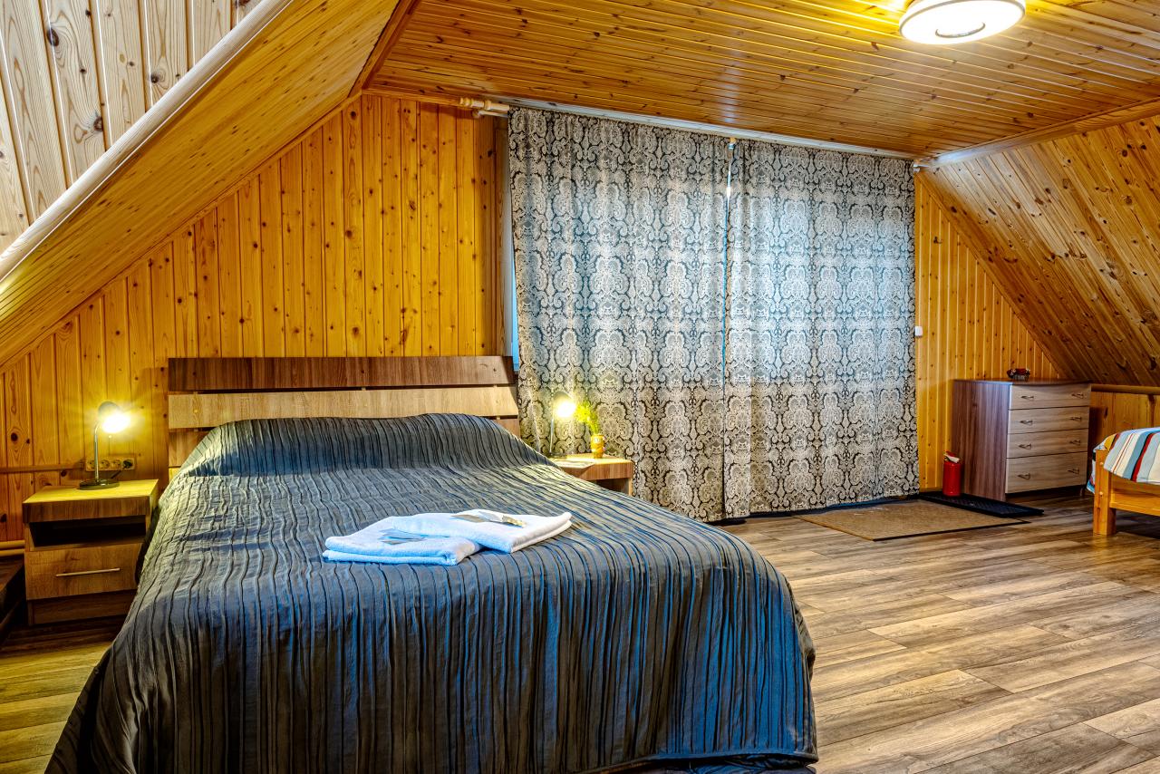 Комната 1 (Вместимость - до 4 человек)