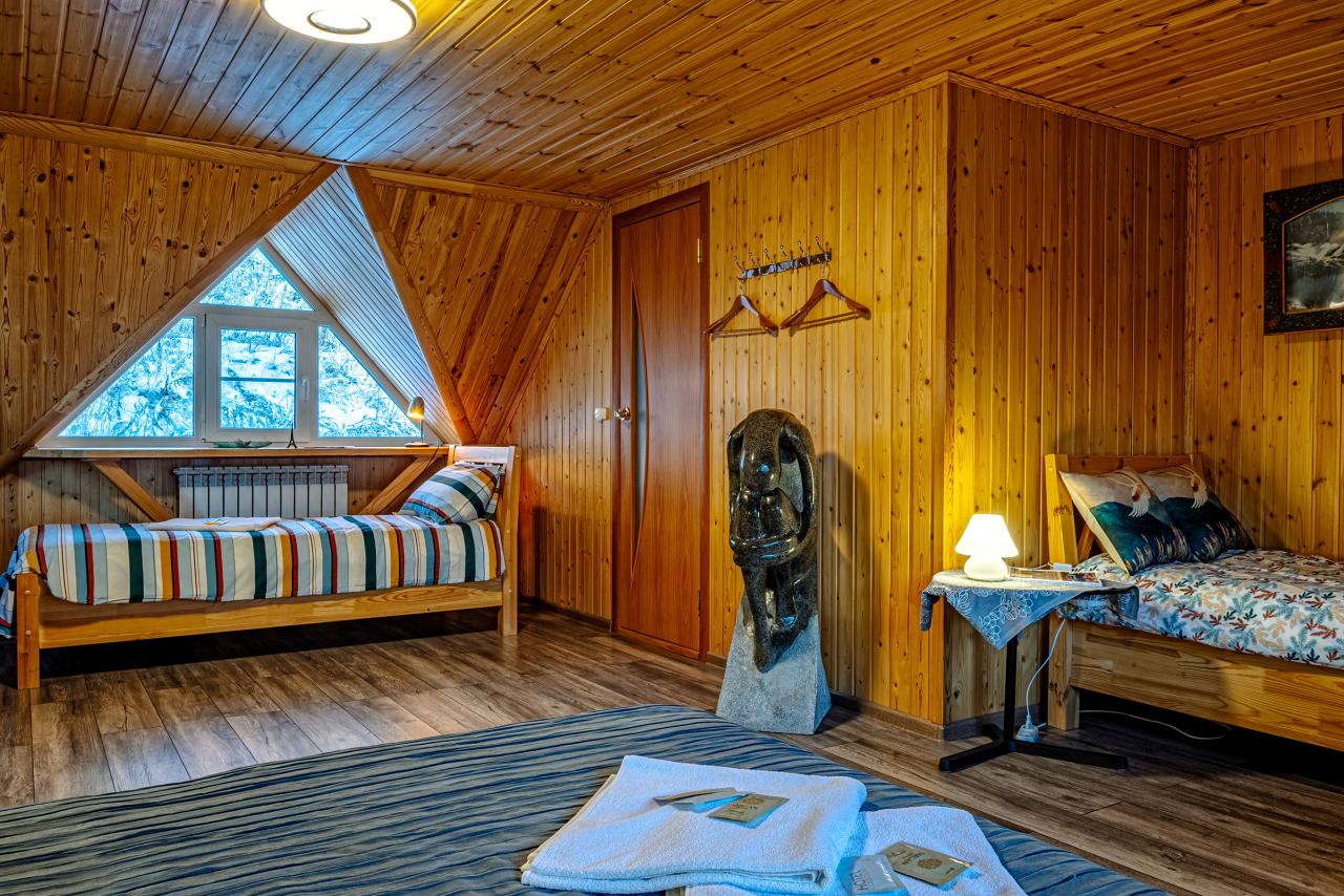 Комната 1 (Вместимость - до 4 человек)