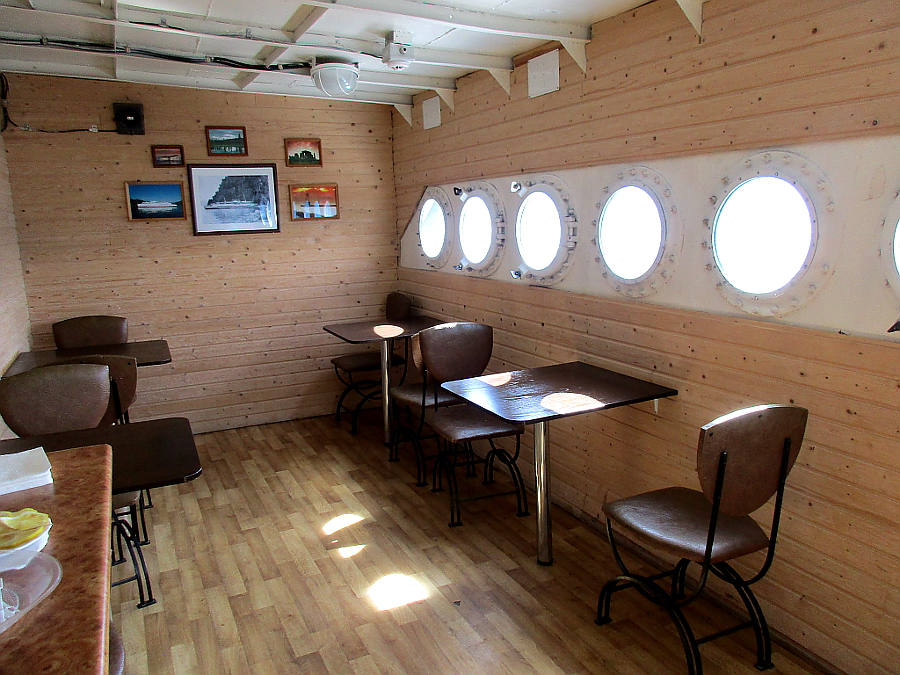 Теплоход Пионер Алтая, кафе