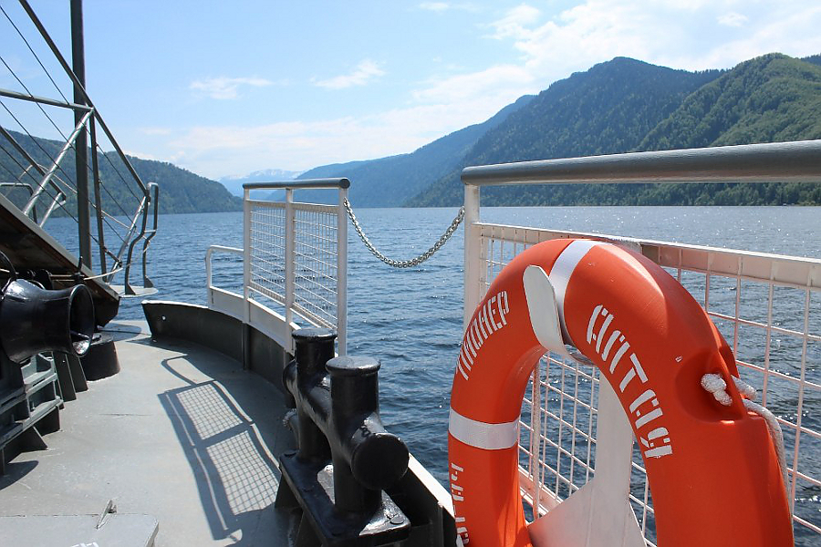 Теплоход «Пионер Алтая»