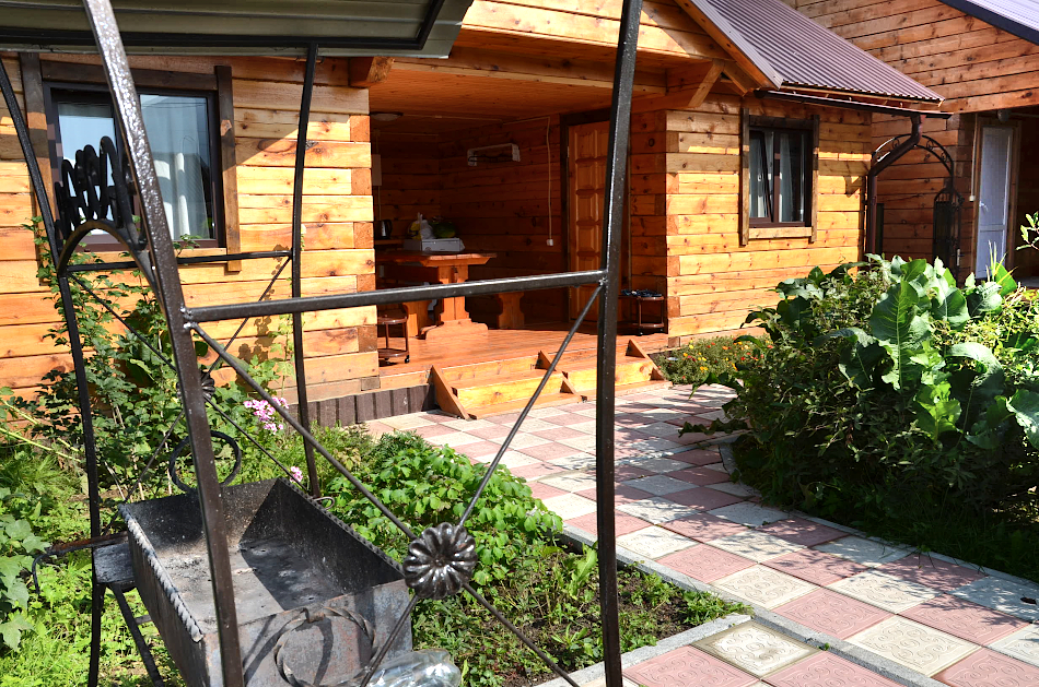 Мангал и кедровый домик