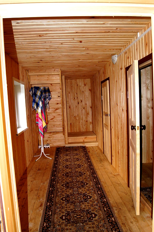 Коридор в шестиместном доме