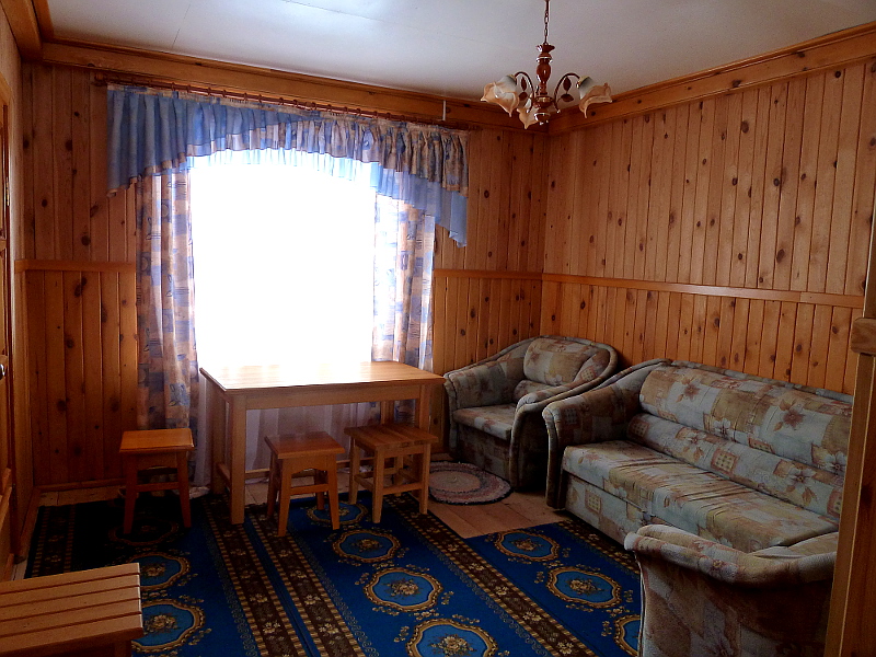 Зал 6-местного дома