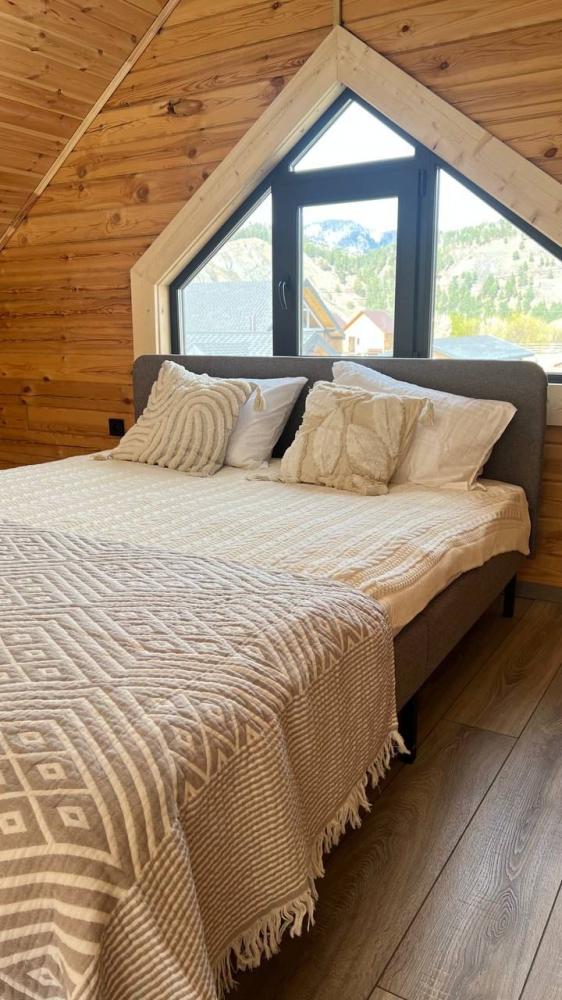 Коттедж двухэтажный 4-местный