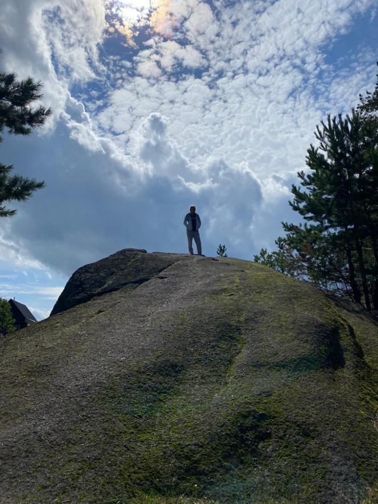 Вид на облака со скалы Голова Кита в Турочаке