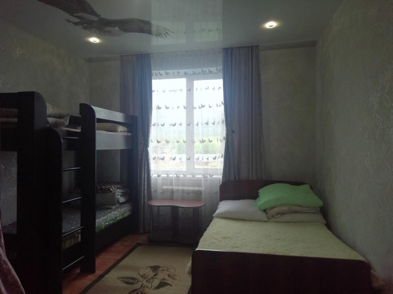 Спальня 3 с двуспальной кроватью и двухъярусной кроватью