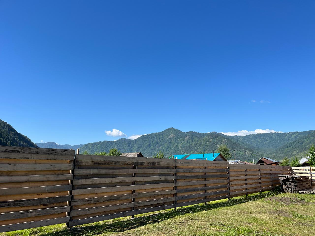 База отдыха на Алтае "Элекмонарское лето" территория