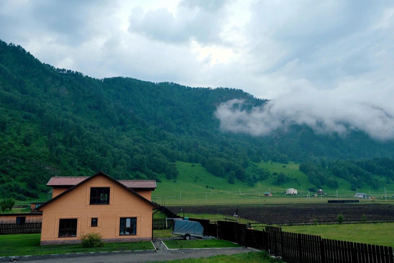 База отдыха "Алтай Люкс" недалеко от Чемала в селе Аюла