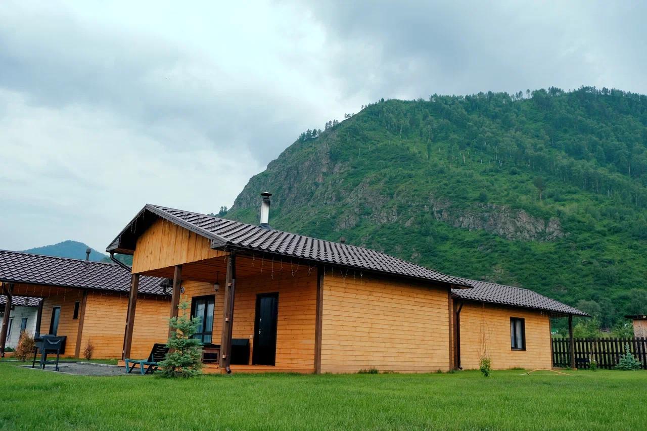 База отдыха "Алтай Люкс" недалеко от Чемала в селе Аюла