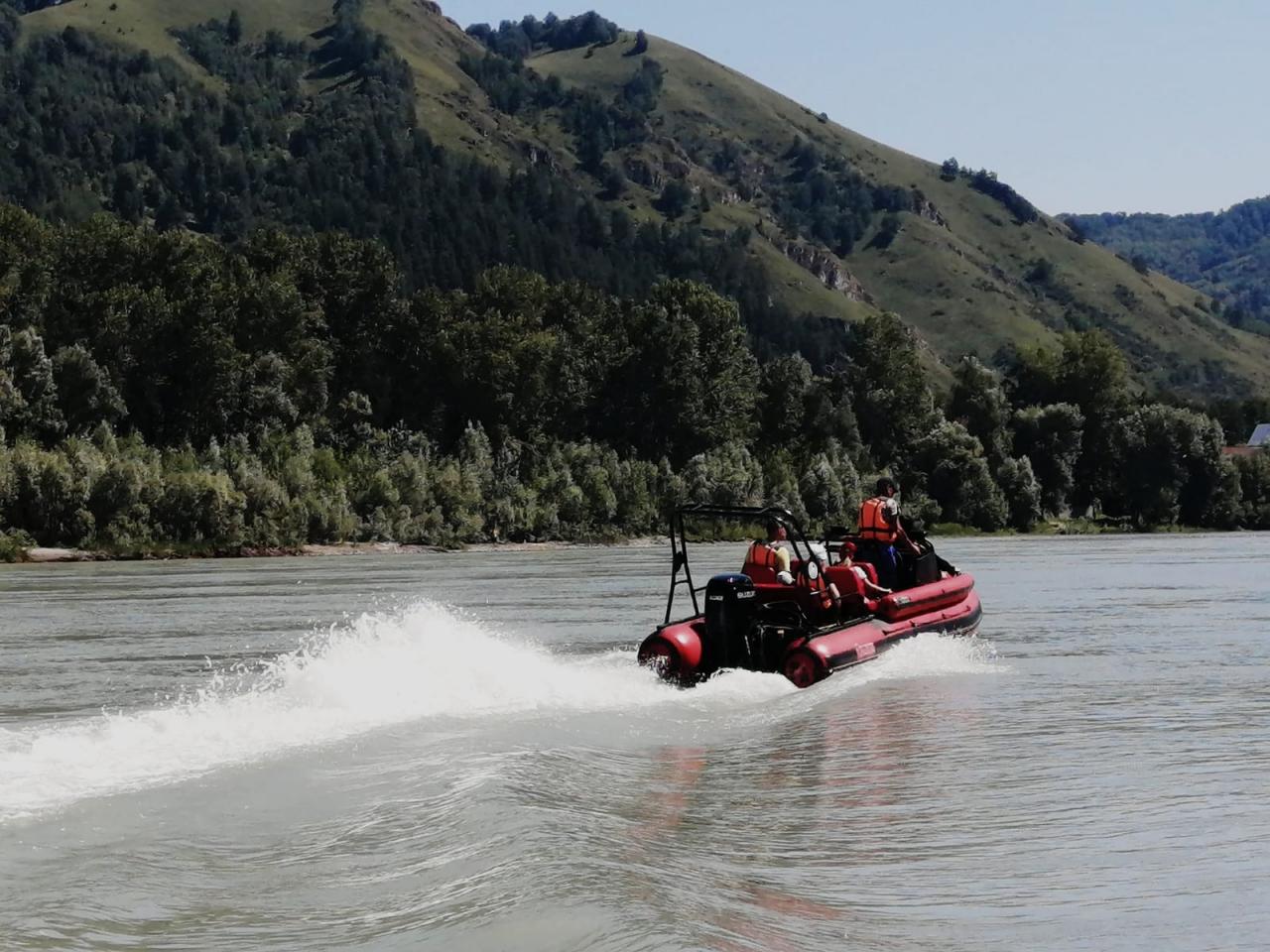 Река Катунь в 300 м от гостевого дома