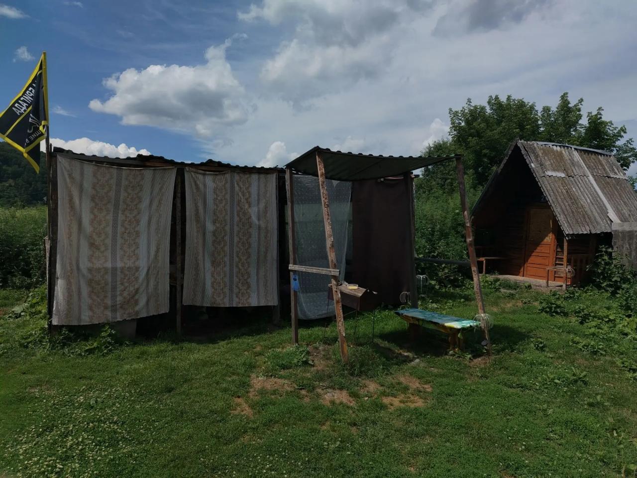 "У Фиалыча" душевые на территории