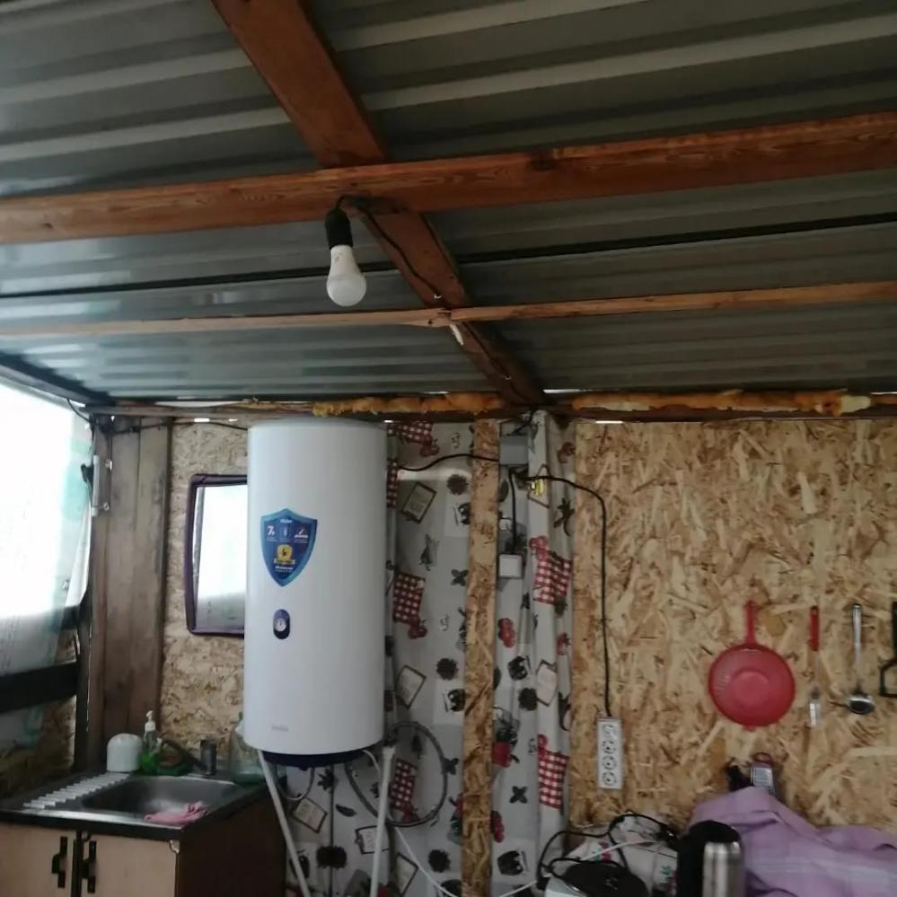 Летняя кухня со всем необходимым,  вода горячая и холодная