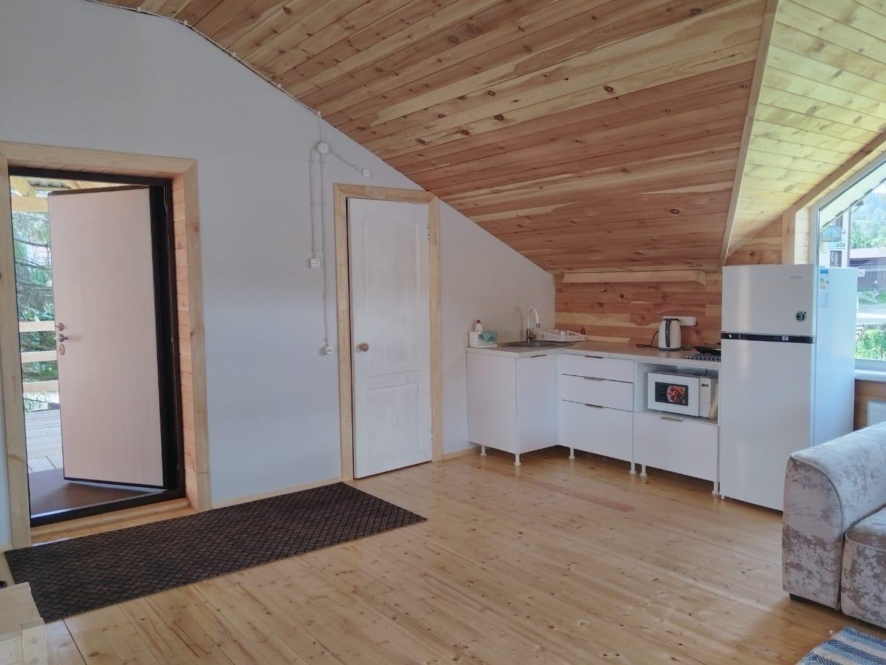 Второй этаж гостевого дома "Майгор" на Телецком озере