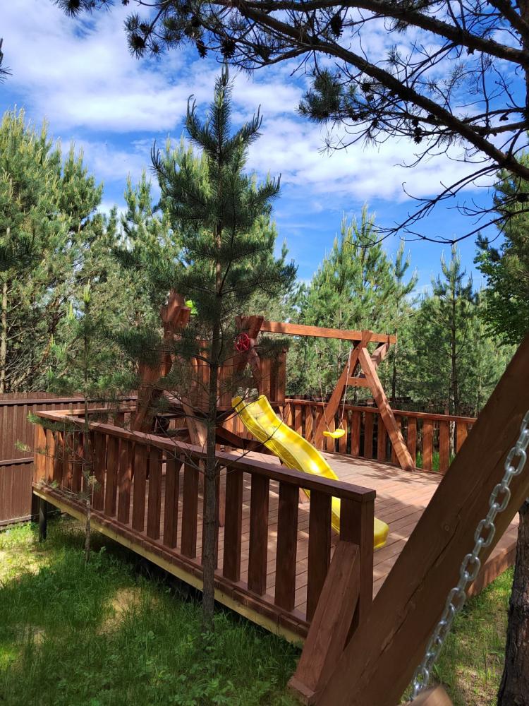 Детская площадка на Алтае на базе отдыха "Солнечная хвоя"