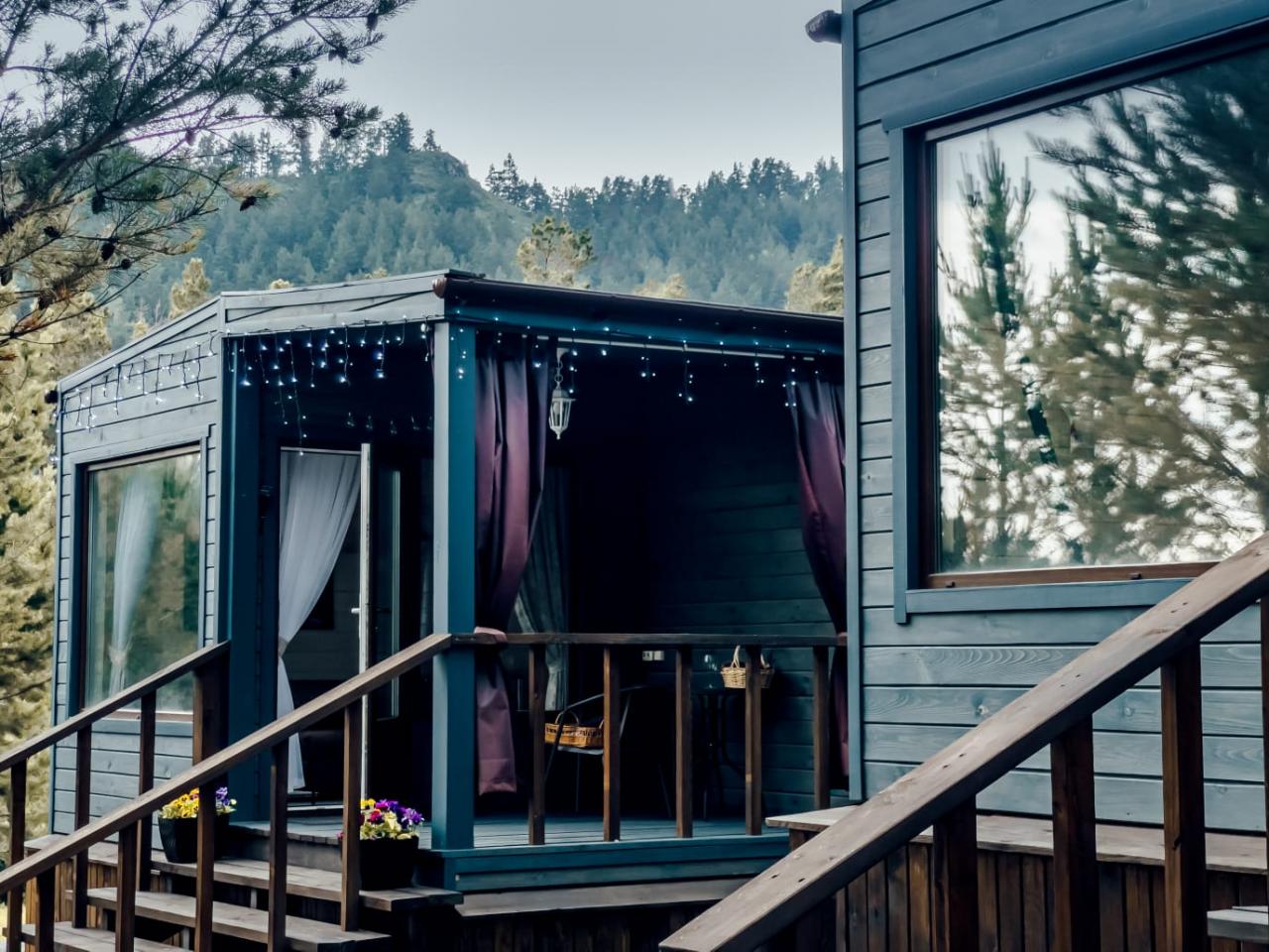 Коттеджи на Алтае  "Солнечная хвоя" Бирюза и Карамель