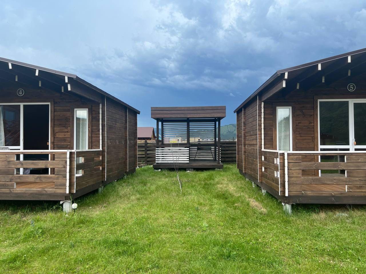 Усадьба Заканцевых, летние домики и беседка с мангалом